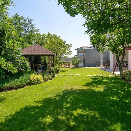 Ваканционна къща The Garden Варна